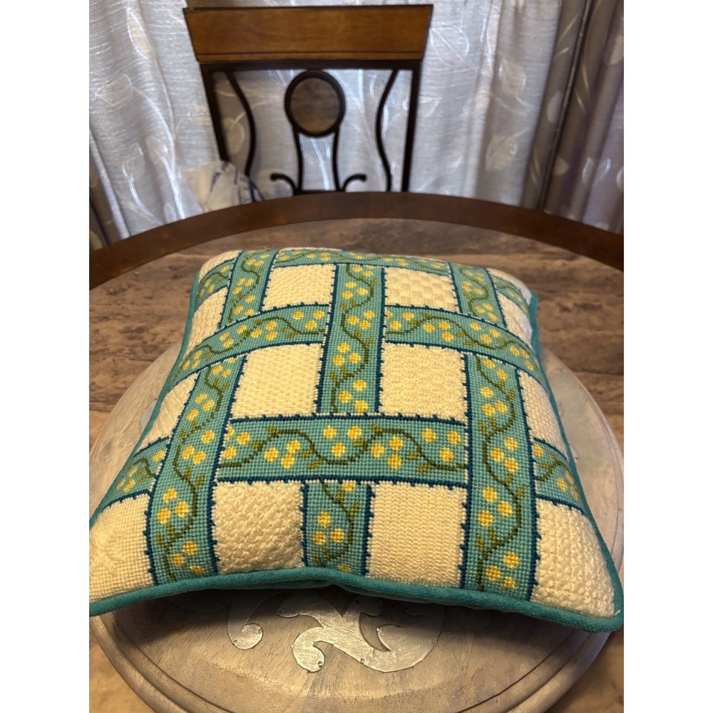 Pillow VTG Crosshatch Small 11 x 11‎